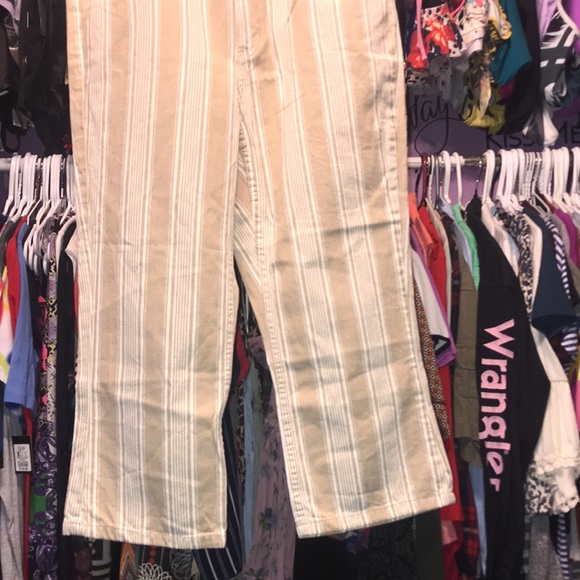 Like NEW Studio Michaela Lizwear Liz Claiborne. Jeans white tan stripped Capri 8 - Picture 3 of 12